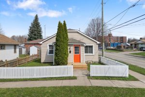 2-bedroom detached home for sale in Niagara — 31 Prospect Avenue