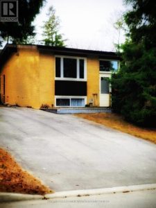 2-bedroom detached home for sale in Middlesex — 31 Sumner Road