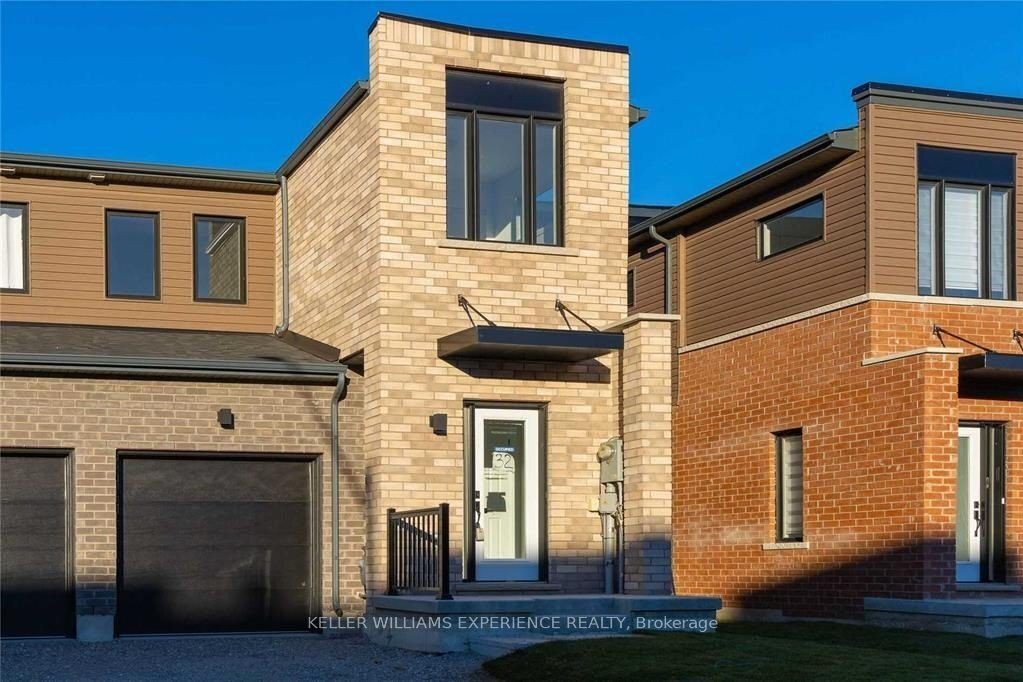 3-bedroom att/row/townhouse for rent in Barrie — 32 Fairlane Avenue (Photo 1)