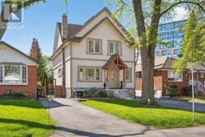8-bedroom home for sale in Toronto — 32 Green Lanes