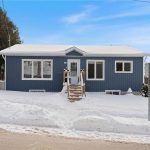 2-bedroom single family residence home for sale in Waterford — 32 Nichol Street W (Photo 1)