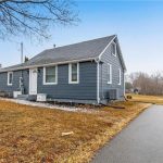 2-bedroom single family residence home for sale in Waterford — 32 Nichol Street W (Photo 4)