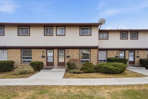 3-bedroom condo townhouse for sale in Cambridge — 33 - 210 Glamis Road