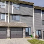 3-bedroom condo townhouse for sale in Cambridge — 33 - 210 Glamis Road (Photo 5)