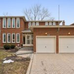 4-bedroom detached home for sale in York — 33 Carpenter Court (Photo 2)
