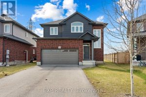 4-bedroom home for sale in Niagara Falls — 33 Cinnamon Street