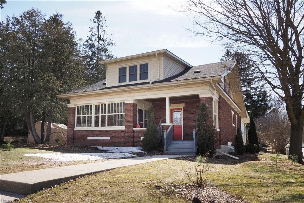 3-bedroom home for sale in Mapleton — 33 Main Street E (Photo 1)