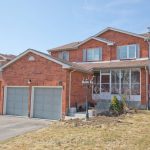 4-bedroom detached home for sale in Brampton — 34 Smithers Crescent (Photo 2)