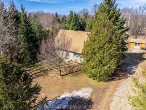 3-bedroom detached home for sale in Grey County — 350222 Bayshore Road