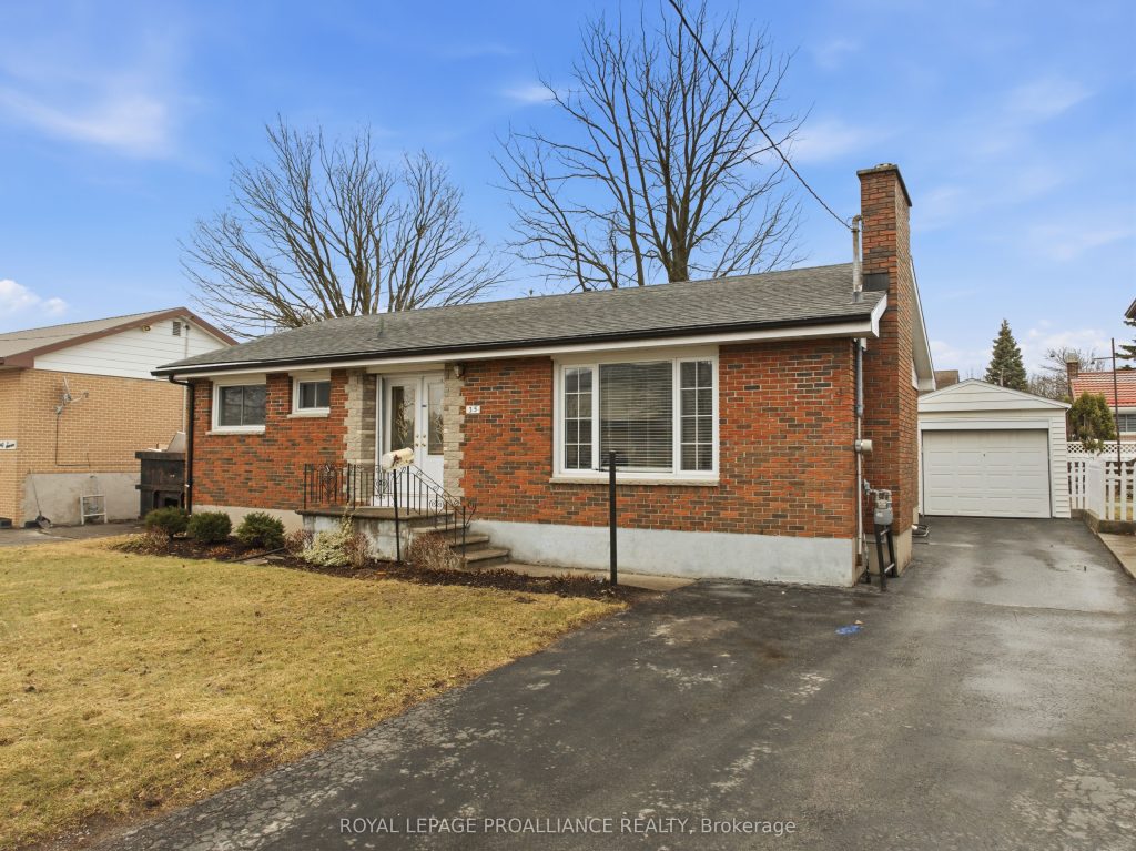 3-bedroom detached home for sale in Hastings — 35 King George Square (Photo 1)