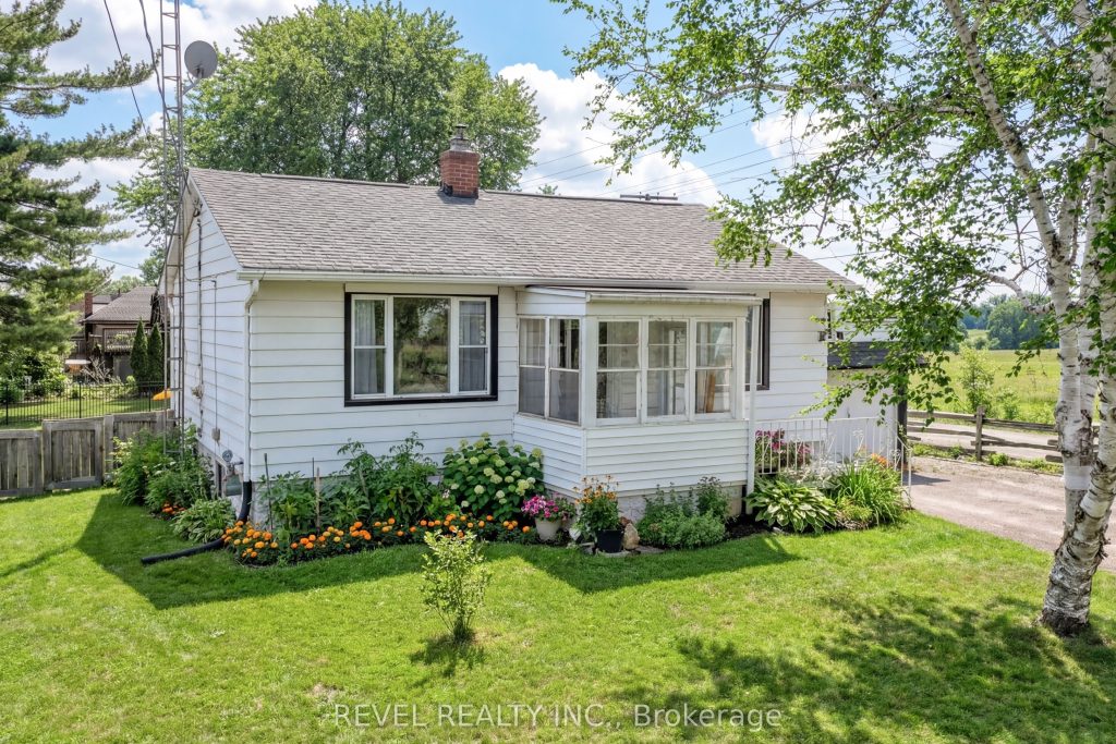2-bedroom detached home for sale in Northumberland — 35 King Street W (Photo 1)
