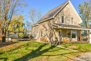 3-bedroom detached home for sale in Leeds And Grenville — 36 King Street E