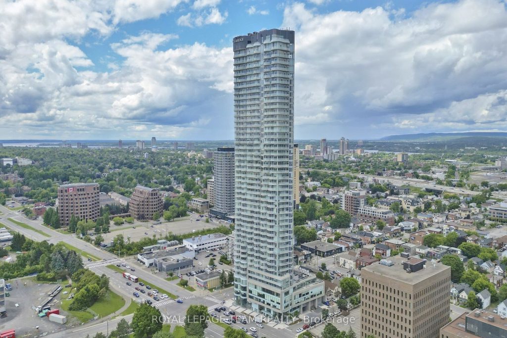 1-bedroom condo apartment for rent in Ottawa — 3801 - 805 Carling Avenue (Photo 1)