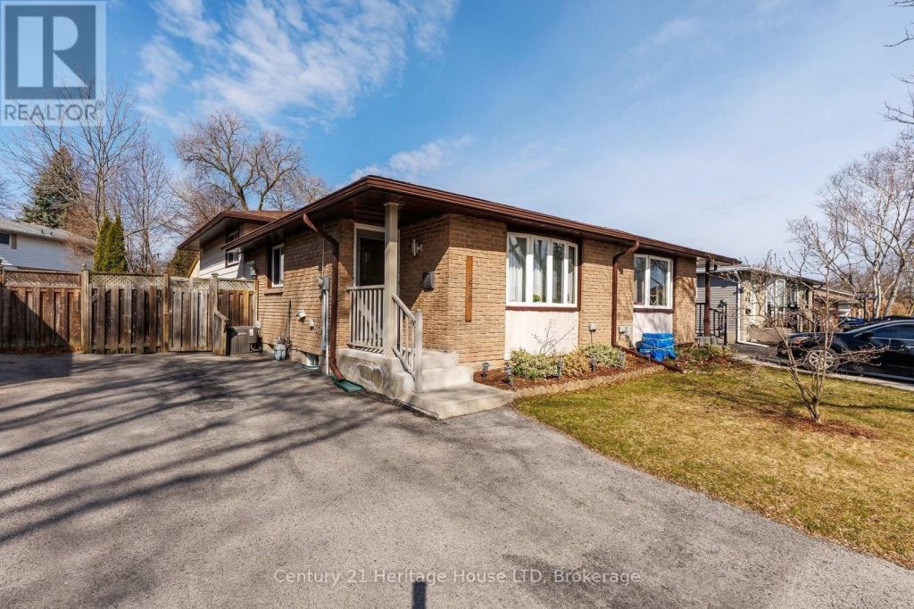 2-bedroom home for sale in Niagara Falls — 3859 Panama Court (Photo 1)