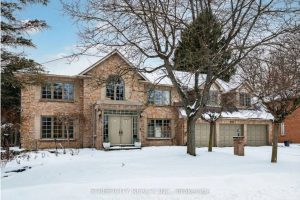 5-bedroom detached home for sale in Middlesex — 397 Grangeover Court
