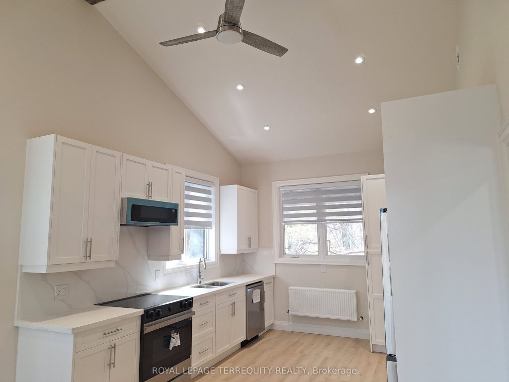 1-bedroom detached home for rent in Blue Mountains — 3 - 165 Bay Street E (Photo 1)