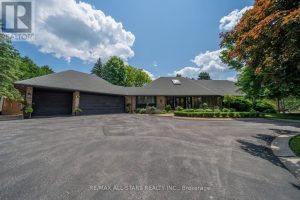 5-bedroom home for sale in Aurora — 3 Marilyn Avenue