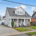 3-bedroom home for sale in Hamilton — 3 Second Street S (Photo 2)