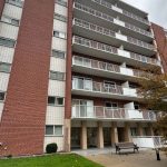 1-bedroom condo apartment for sale in Hamilton — 401 - 8 Woodman Drive S (Photo 1)
