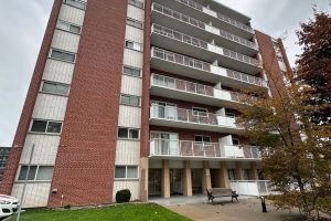 1-bedroom condo apartment for sale in Hamilton — 401 - 8 Woodman Drive S