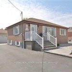 3-bedroom detached home for rent in Oakville — 402 Third Line (Photo 3)