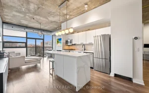1-bedroom condo apartment for sale in Toronto — 403 - 60 Bathurst Street