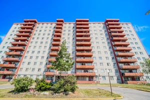 2-bedroom condo apartment for sale in Toronto — 411 - 50 Lotherton Pathway W