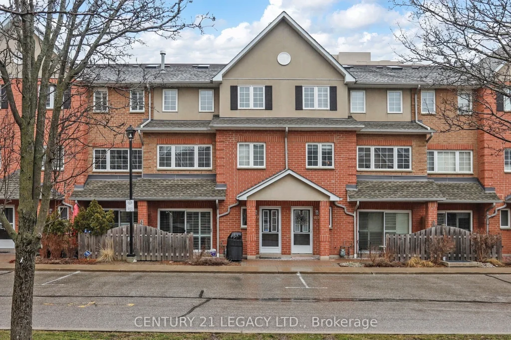 3-bedroom condo townhouse for sale in Durham — 419 - 1400 The Esplanade North N/a W (Photo 1)