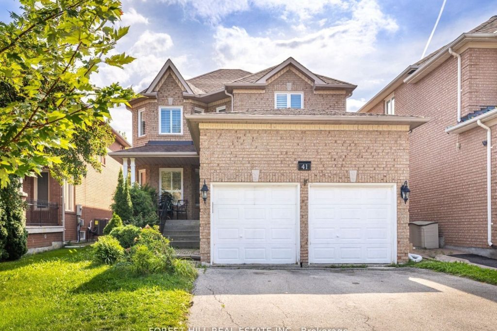 4-bedroom detached home for rent in Richmond Hill — 41 Cedar Springs Drive (Photo 1)