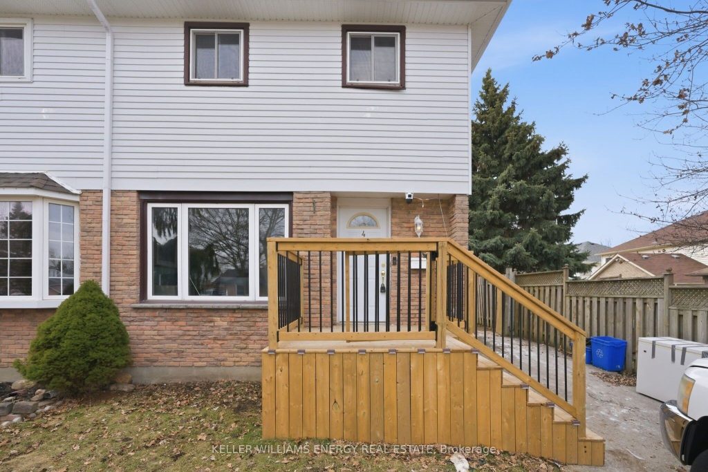 3-bedroom semi-detached home for sale in Durham — 428 Lesabre Street (Photo 1)