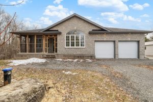 3-bedroom detached home for sale in Leeds And Grenville — 42 Empress Drive