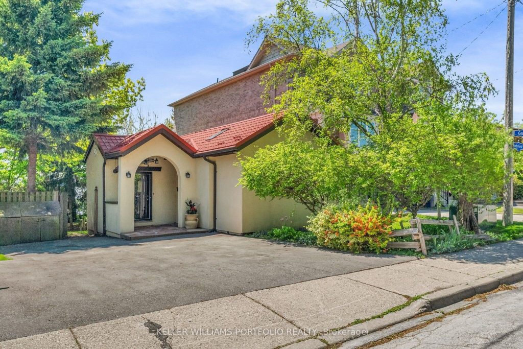 1-bedroom detached home for sale in Toronto — 42 Forty First Street (Photo 1)