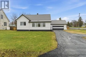 4-bedroom home for sale in Belleville — 4329 Old Hwy 2 Highway