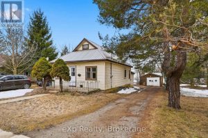 2-bedroom detached home for sale in Bruce — 436 Frank Street