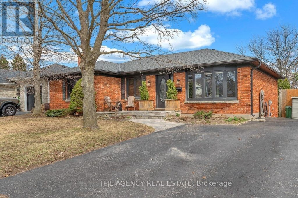 4-bedroom home for sale in London South — 438 Grand View Avenue (Photo 1)