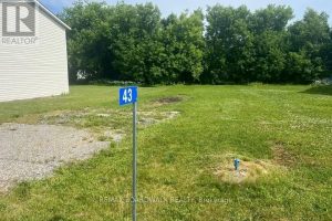 Studio home for sale in Smiths Falls — 43 King Street