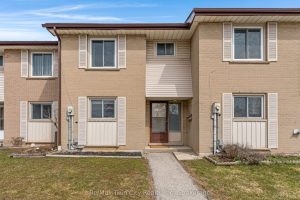 3-bedroom condo townhouse for sale in Wellington — 441 - 441 Victoria Road N
