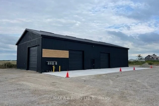 Studio commercial retail home for rent in Hamilton — 44726 Line 34 Line (Photo 1)