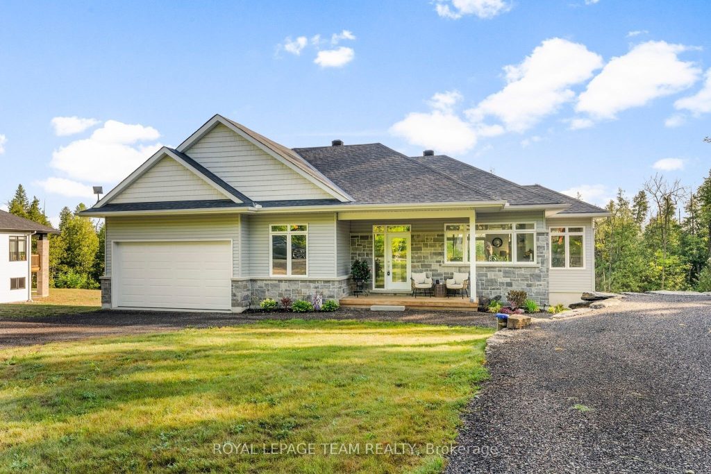 3-bedroom detached home for sale in Renfrew — 44 Morning Flight Court (Photo 1)