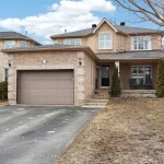 4-bedroom home for sale in Barrie — 44 Sherwood Court (Photo 2)