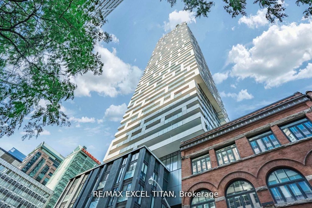 2-bedroom condo apartment for rent in Toronto — 4506 (Uph06 - 20 Lombard Street (Photo 1)
