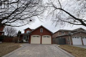 6-bedroom home for sale in Mississauga — 4551 Carpenter Court