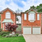 6-bedroom home for sale in Mississauga — 4551 Carpenter Court (Photo 3)