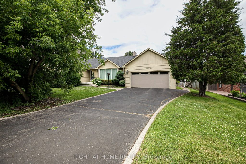 3-bedroom detached home for sale in York — 46 Roosevelt Drive (Photo 1)