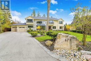 6-bedroom home for sale in Mississauga — 471 Country Club Crescent