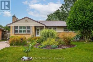 3-bedroom detached home for sale in Middlesex — 476 Blake Street