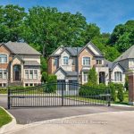 5-bedroom detached home for sale in Hamilton — 47 Legacy Lane (Photo 2)