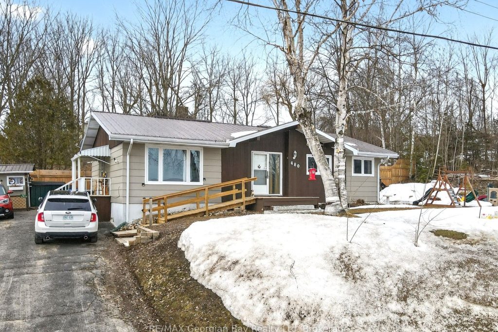 3-bedroom detached home for sale in Simcoe — 480 Broderick Street (Photo 1)