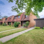 3-bedroom condo townhouse for sale in Kitchener — 48 - 49 Cedarwoods Crescent (Photo 4)