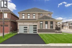 5-bedroom home for sale in Georgina — 49 Ainslee Hill Crescent